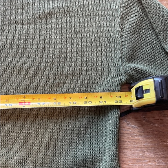 Madewell women’s Forest Green Turtleneck Sweater - Picture 4 of 7